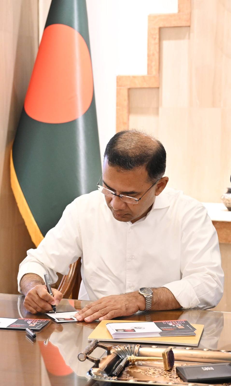 প্রধানমন্ত্রী তারেক রহমান মহান শহীদ দিবস ও আন্তর্জাতিক মাতৃভাষা দিবস উপলক্ষে স্মারক ডাকটিকিট অবমুক্ত করেছেন